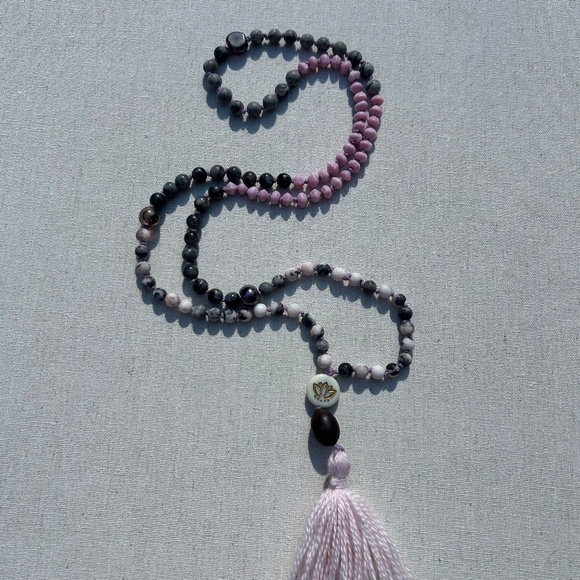 Japa Mala 108 Beads - Pink Jasper, Agate, Indian Glass Beads and Tassel - Picture 3 of 5